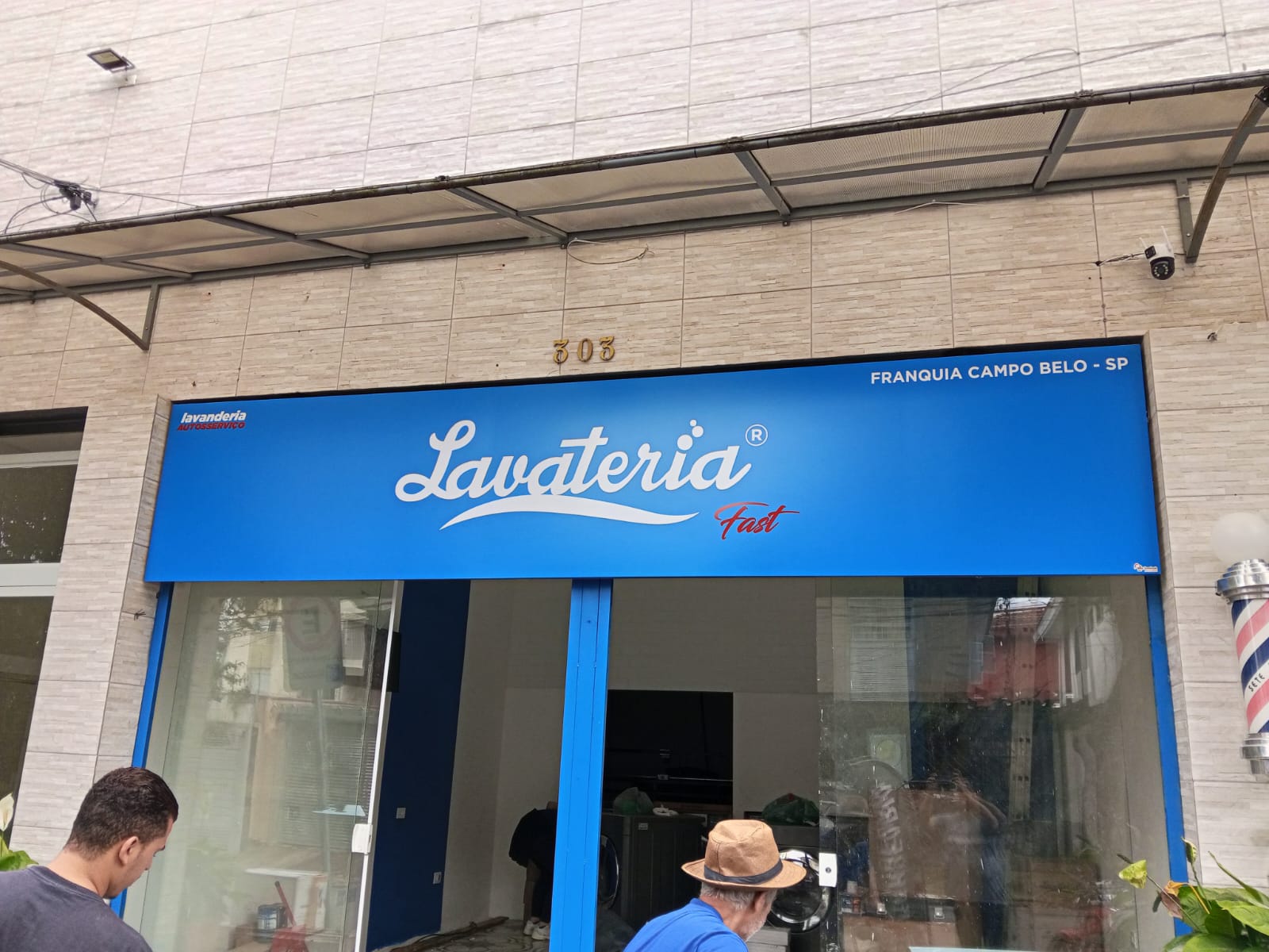 Fachada em ACM adesivado para franquia Lavateria Fast em Campo Belo São Paulo