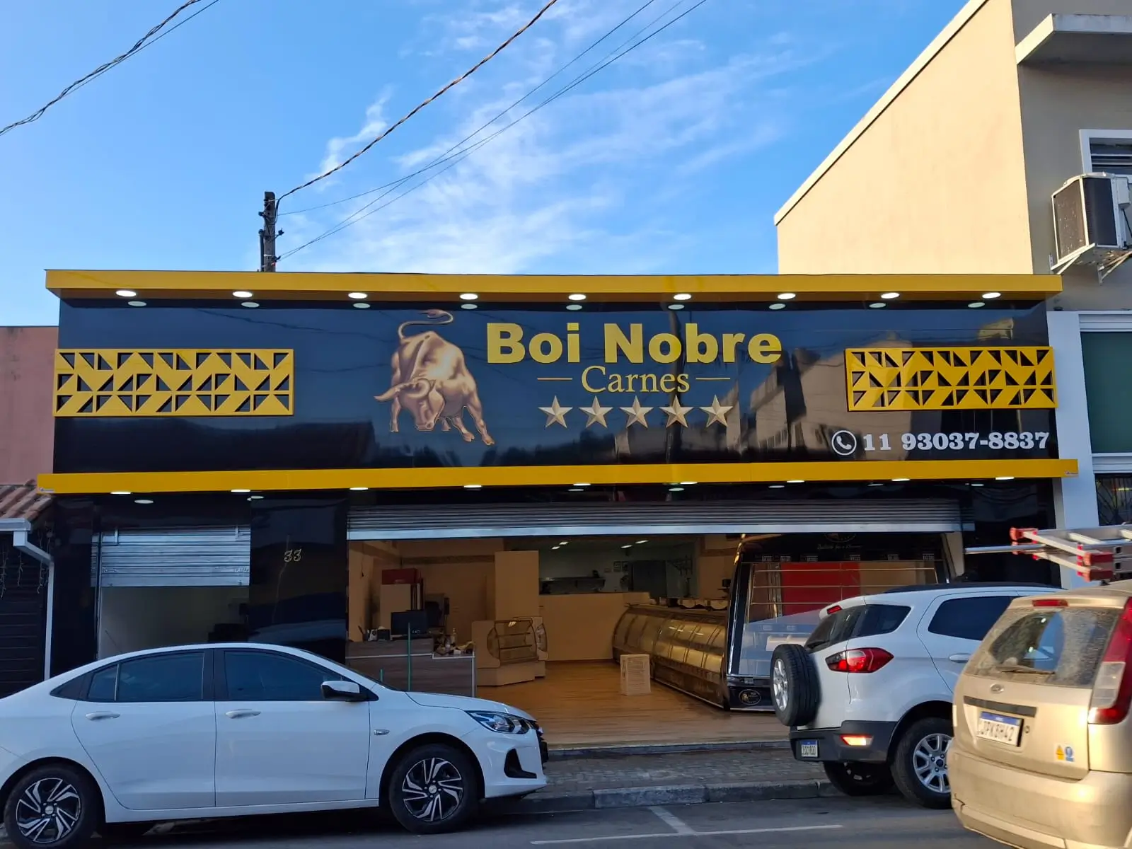 Fachada comercial em ACM e comunicação visual para Boi Nobre