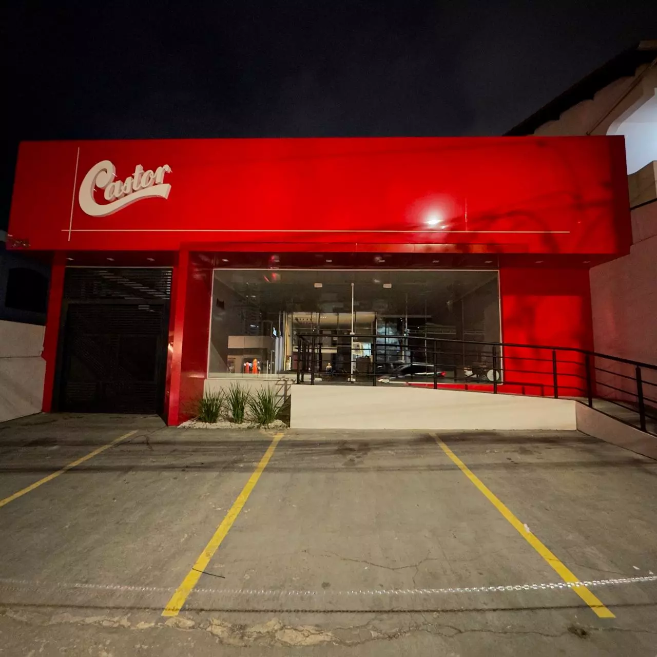 Projeto de fachada e sinalização Dealer Visual — Galeria